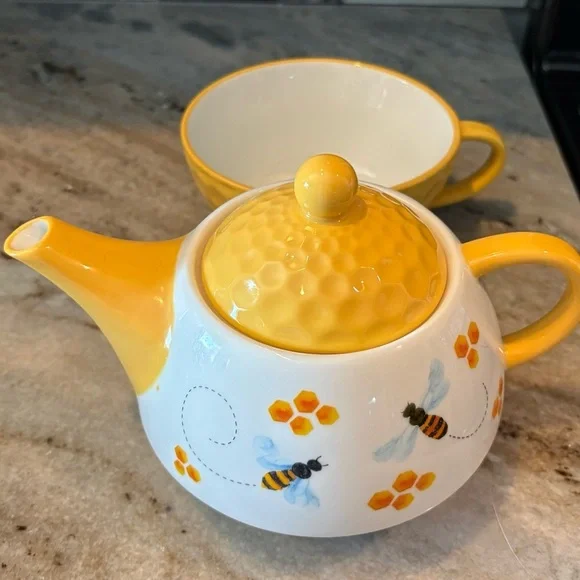 Yellow Bee-Themed Tea For One Set - Picture 2 of 5
